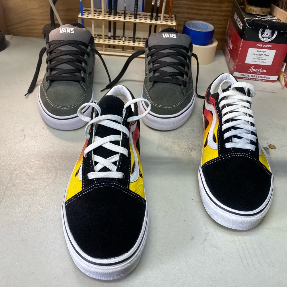 Bundle of 2 VANS SNEAKERS SZ:11.5 excellent condition

description below👇🏽